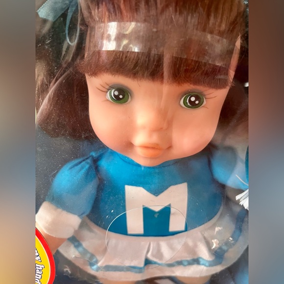 New Munchkin Cheers Lovee Doll Cheerleader - Picture 8 of 8